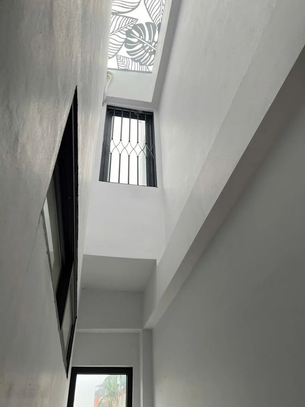 Chỉ hơn 4 tỉ có ngay nhà Ngọc Thuỵ, ô tô đỗ cổng, thiết kế cực chill, tặng full nội thất