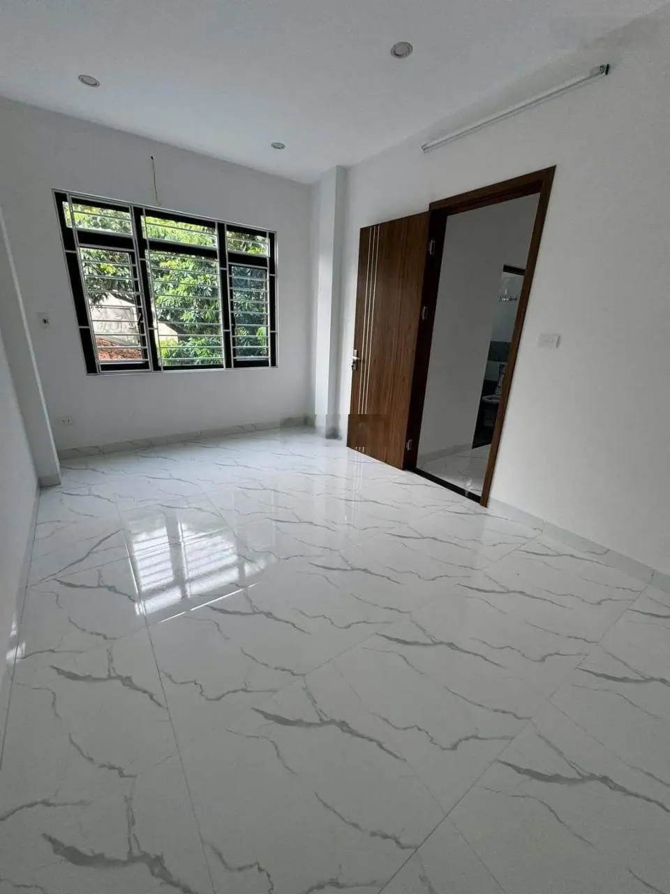 Bán căn 35m2x4T, Đồng Nhân, mặt kinh doanh, Oto đậu cửa, ra Penika Tố Hữu 5 phút đi xe