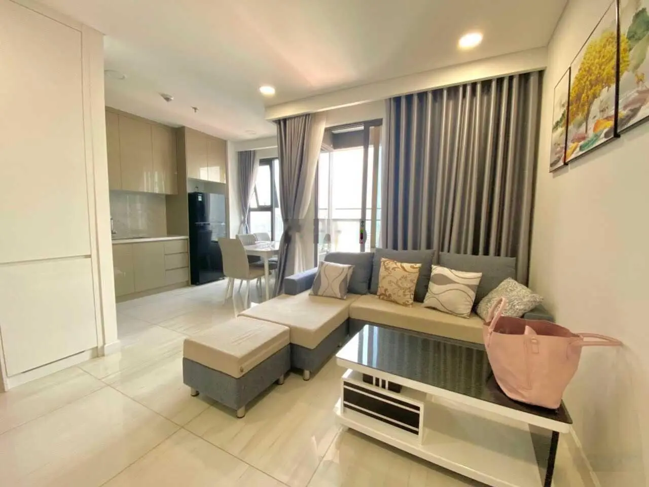 Cần bán gấp Oriental Plaza, Tân Phú, DT 82m2, 2PN, 2WC, giá 2.7 tỷ. LH 0899 874 *** Hữu Mão