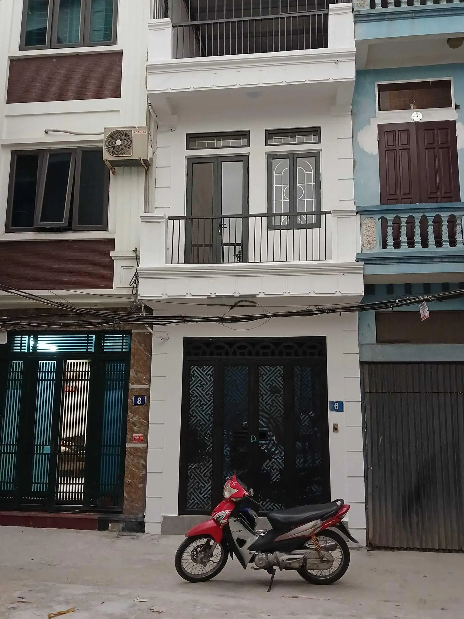Nhà Thạch Cầu - Long Biên - dân xây - thông số đẹp - 20m ô tô tránh - giá đầu tư
