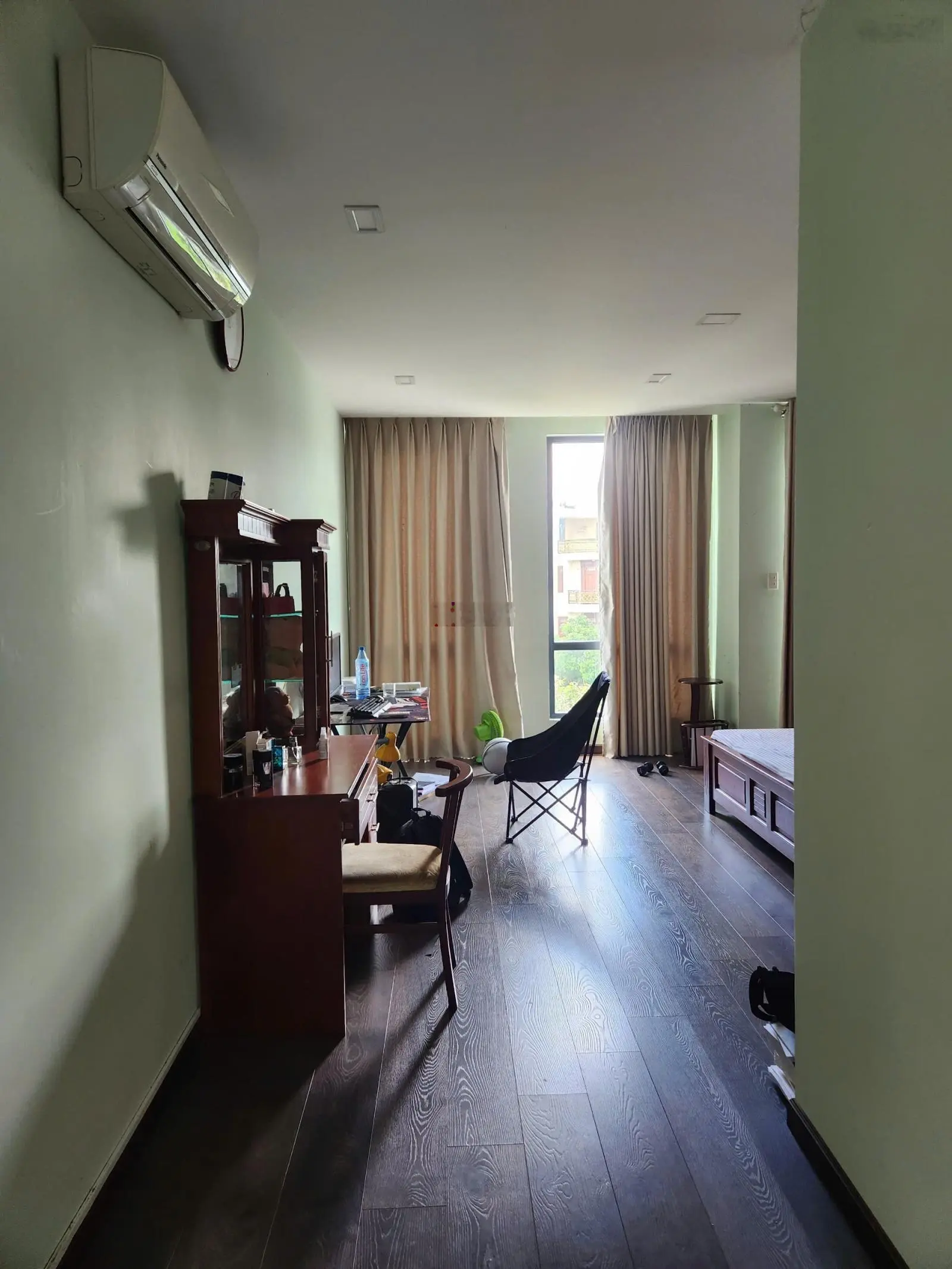 Bán nhà đẹp lung linh diện tích đất 5x20m. Xây dựng gồm hầm + 3 lầu, nội thất đẹp. KDC. Đại Phúc