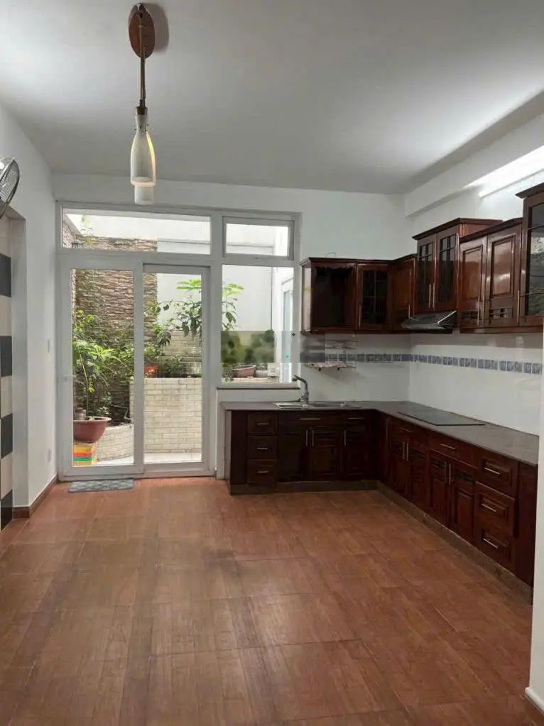 Nhà đẹp hầm 4 tầng gần công viên Cao Đức Lân, diện tích 4x20m, dòng tiền 35tr/th. Giá chỉ 18 tỷ TL