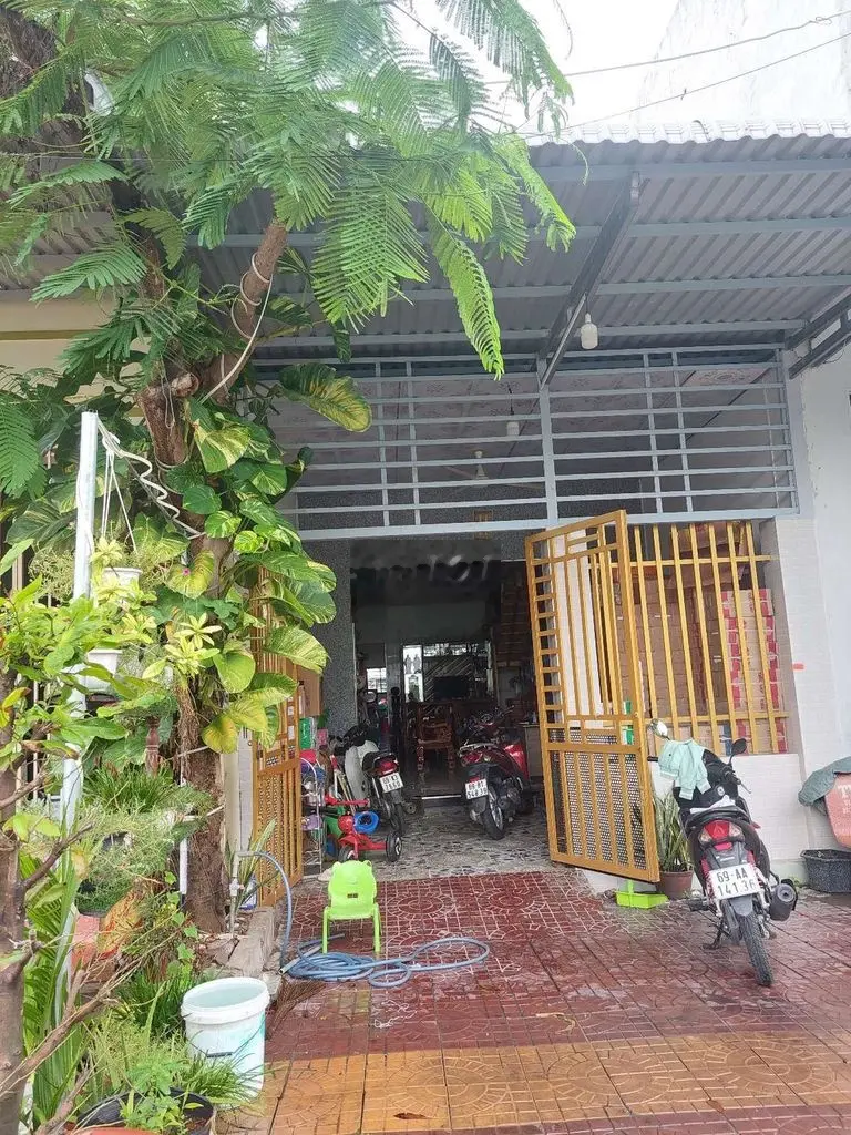Chính Chủ Bán Nhà Mặt Tiền Đường 11B KĐT Tài Lộc-Cà Mau