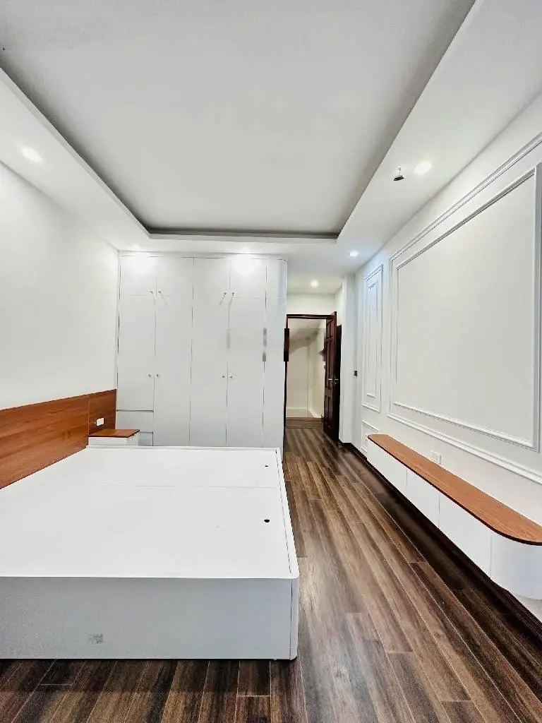 Siêu phẩm - Phố Trạm - nhà mới đẹp - 3 phòng ngủ - sổ sẵn - gần ô tô