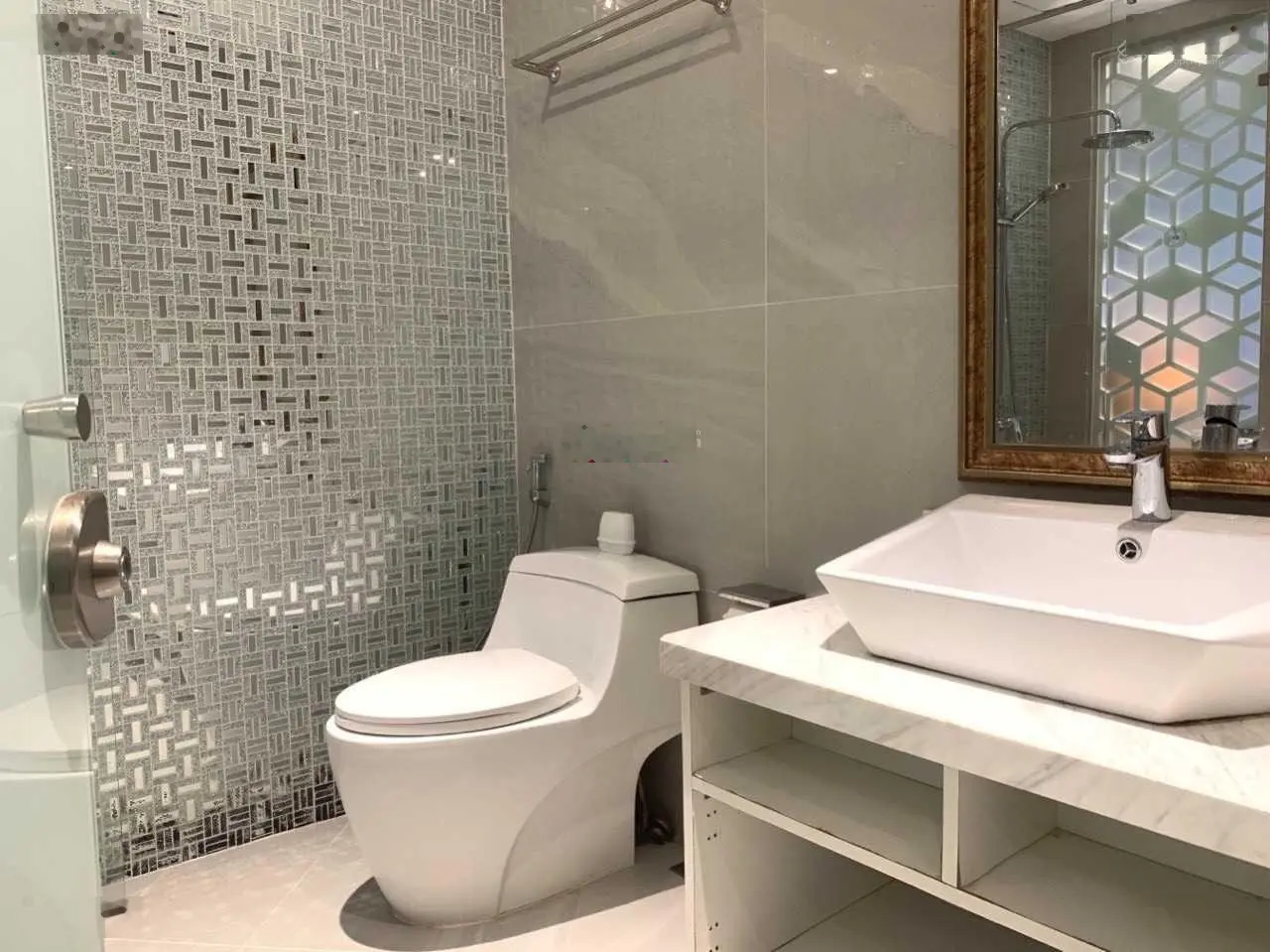 Kẹt tiền cần bán chung cư Babylon, DT 50m2, 1PN, 1WC, giá 2 tỉ. LH em 0931 177 *** Ngọc