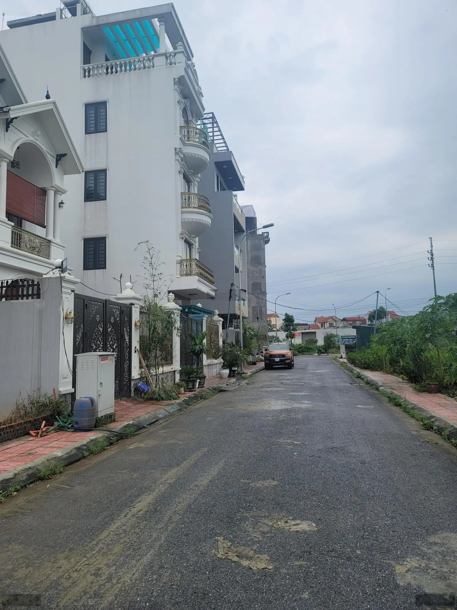 Cc cần chuyển nhượng lô đất dv song phương...vị trí đẹp...trục chính kết nối lk8 và dự án mailand