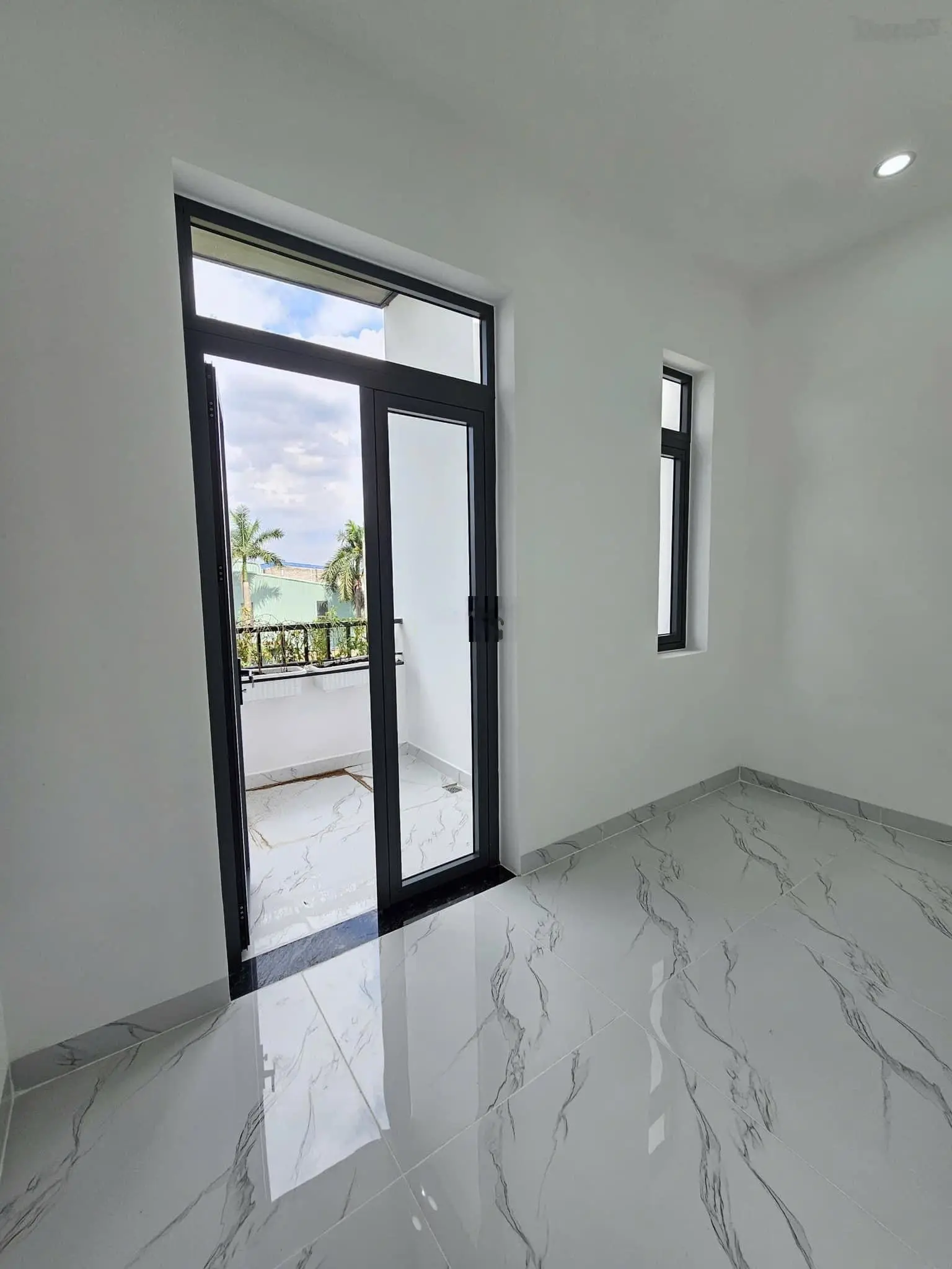 Chỉ từ 3 tỉ nhà hẻm Lạc Long Quân 1 trệt 2 lầu, Cách Đầm sen 300m; đang cho thuê kinh doanh 12tr