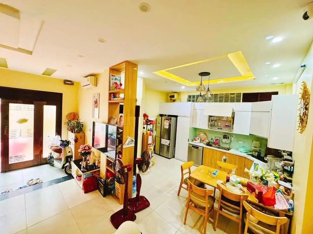 Bán Nhà Đống Đa Đường Láng Ngõ Thông Rộng Gần Phố Xây chắc Chắn nhà đẹp ở ngay DT68m giá 9,25 tỷ