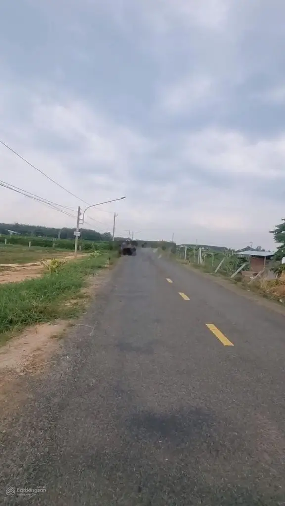 Bán gấp lô đất thuộc TP Tây Ninh cách núi Bà 3km,30x60 MT lộ 10, SHR