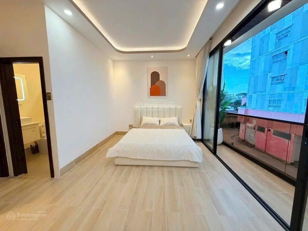 Nhà 6tầng, THANG MÁY, FULL nội thất ngang 5m. Nở hậu. Chỉ 10tỷ8. HXH thông sát MT Phạm Văn Chiêu.