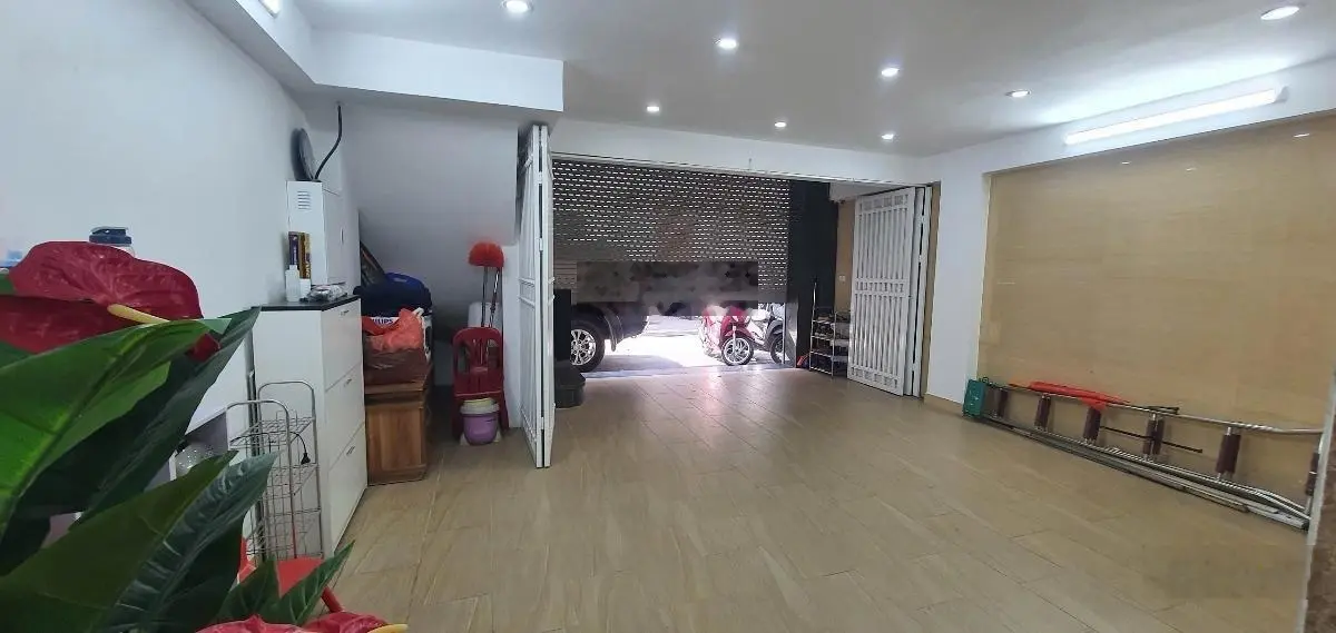 Bán nhà mặt hồ Chùa Láng - Đống Đa 64m2 xây 5 tầng thang máy 2 mặt ngõ 33 tỷ có TL