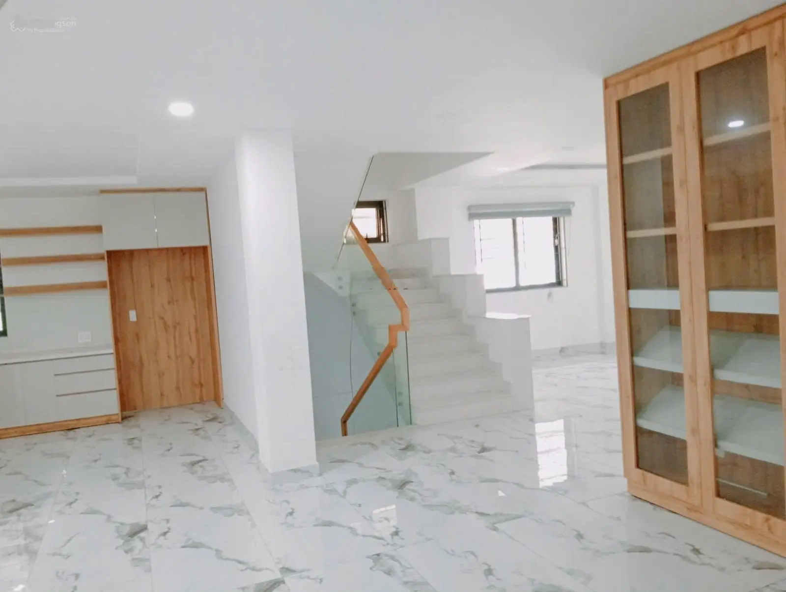 Bán biệt thự 240m2, góc 2 mặt tiền, 8PN, hầm để xe, KDC Intresco 13E, Bình Chánh