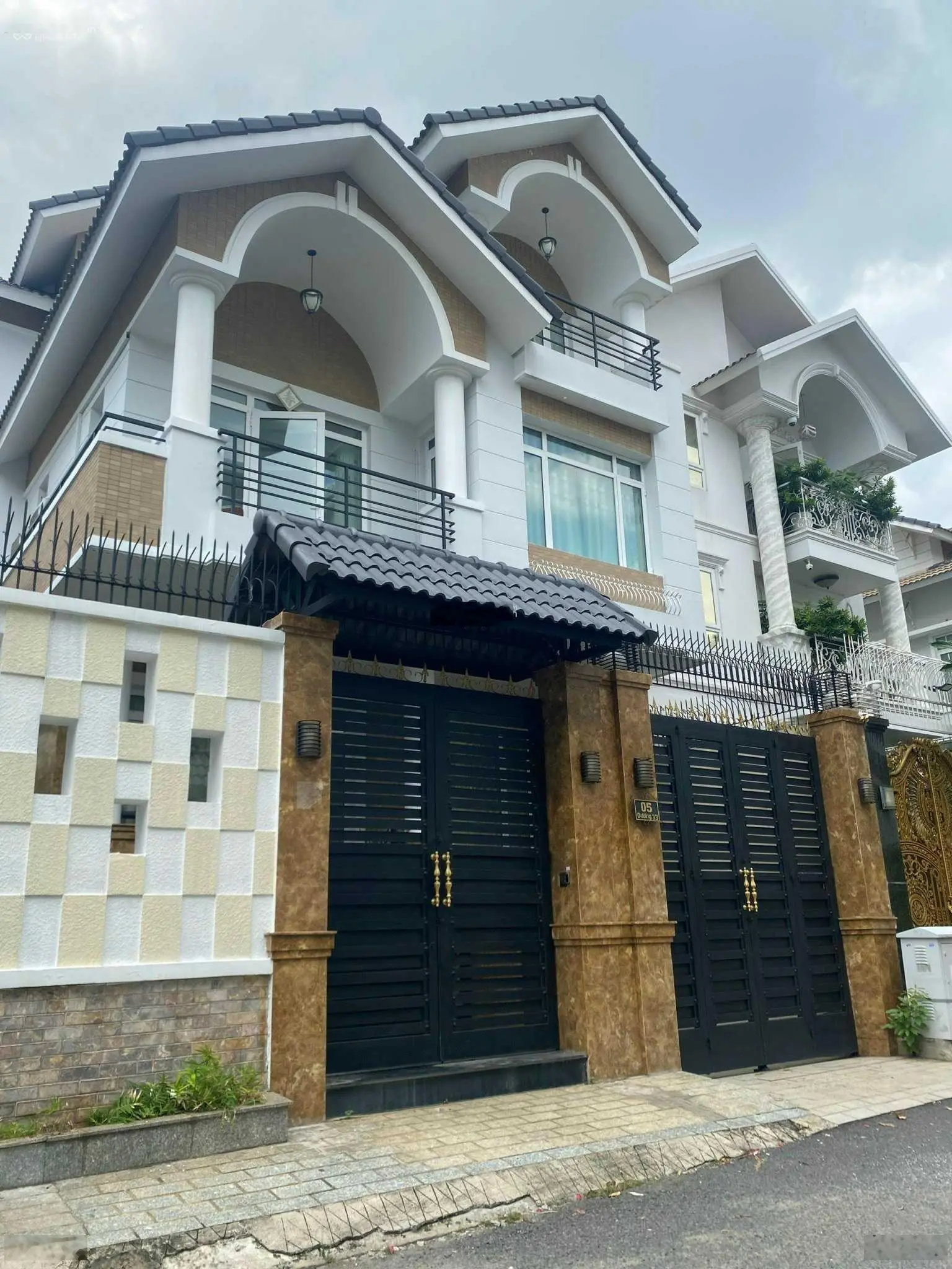 Bán gấp căn nhà - 7x24m(160m2) - Trệt + 3 lầu - Giá 20 tỷ KDC Sông Giồng - Phú Nhuận P. An Phú Q. 2