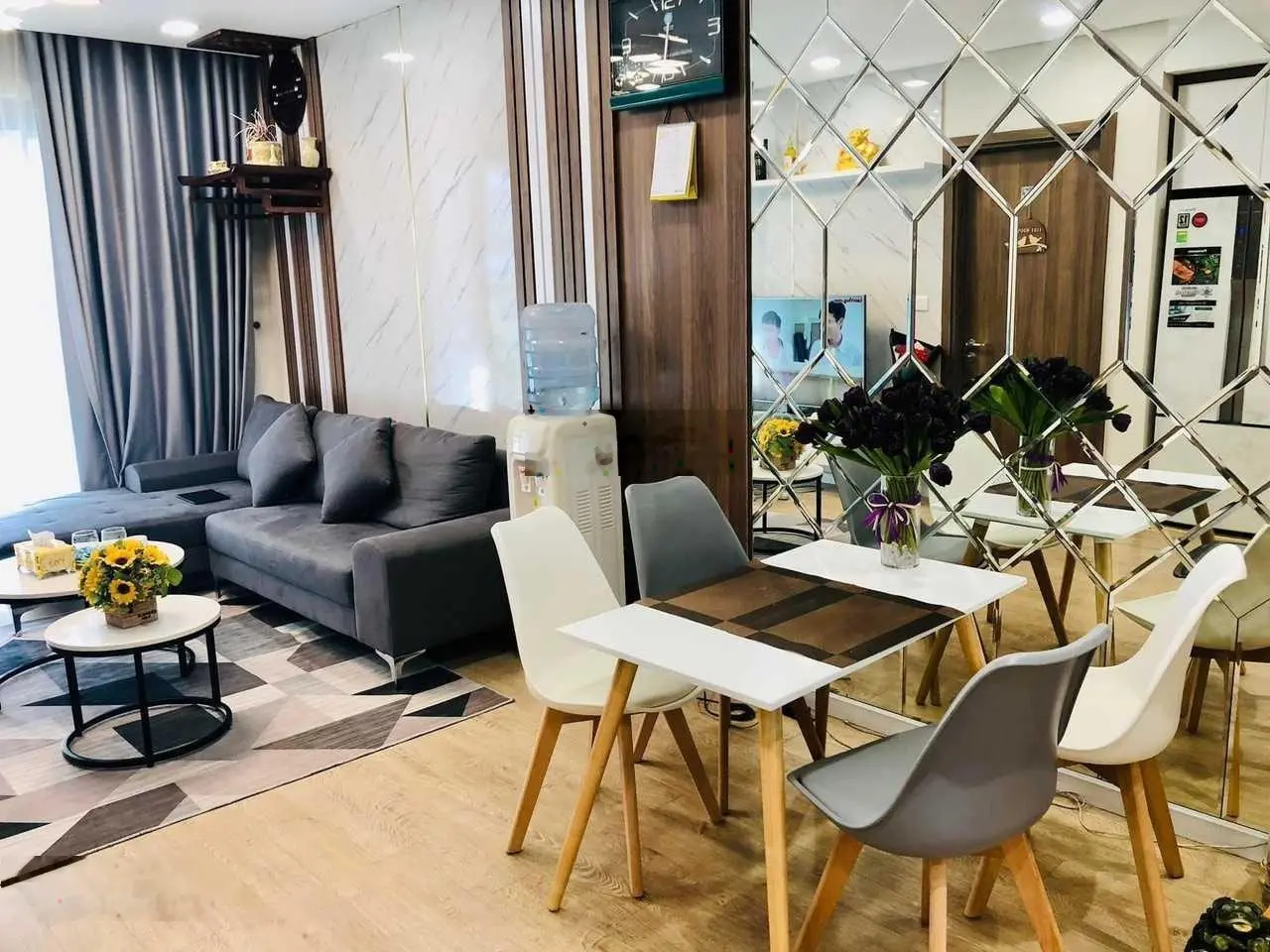 Chính chủ bán căn 71.2m2 2PN BC ĐN tầng trung + full nội thất giá 4,8 tỷ chung cư 90 Nguyễn Tuân