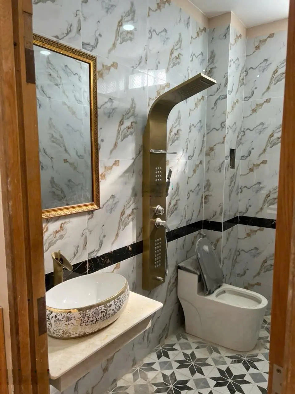 Mặt tiền huỳnh tấn phát dĩ an bình dương_135m2_ 3 tầng_ ngang hơn 4m_ 5,75 tỷ_ nội thất xin xò
