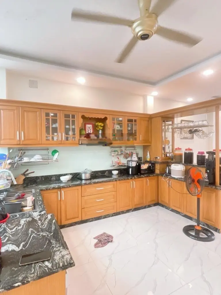 Nhà đẹp 6.8x28m, 3 tầng. Vị trí cực đẹp, toàn biệt thự. Cần bán nhanh