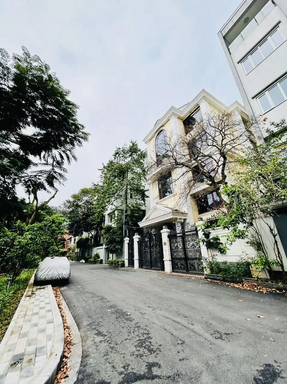 Biệt thự Vườn Đào, Lạc Long Quân, Tây Hồ, không có căn thứ 2, an ninh tốt, sân vườn, chủ thiện chí