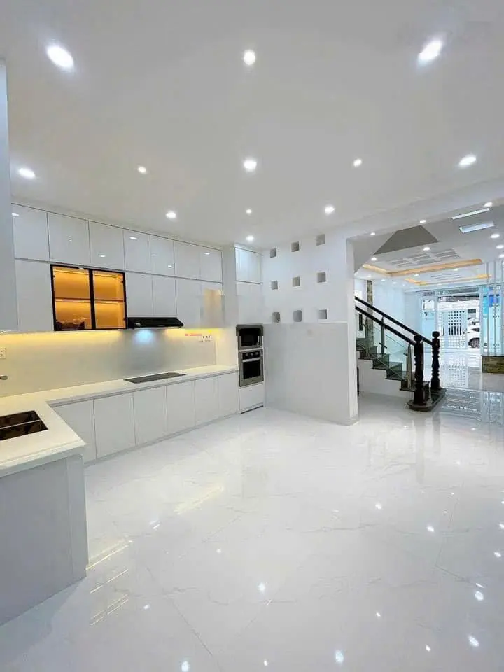 Bán nhà 1 trệt 2 lầu- mặt tiền đường Nguyễn Hiền - cách đường Nguyễn Văn Linh chỉ 100m)
