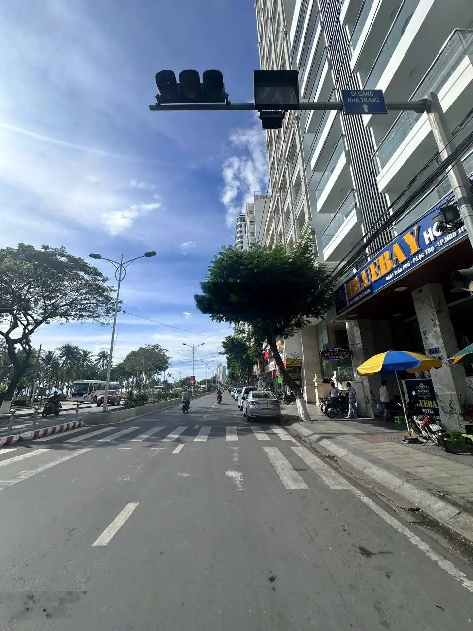 Hạ giá chỉ còn 10,5 tỷ, 4 tầng hẻm Trần Phú, Lộc Thọ, Nha Trang DT 47,7m2 ngang 4m, cách biển 20m