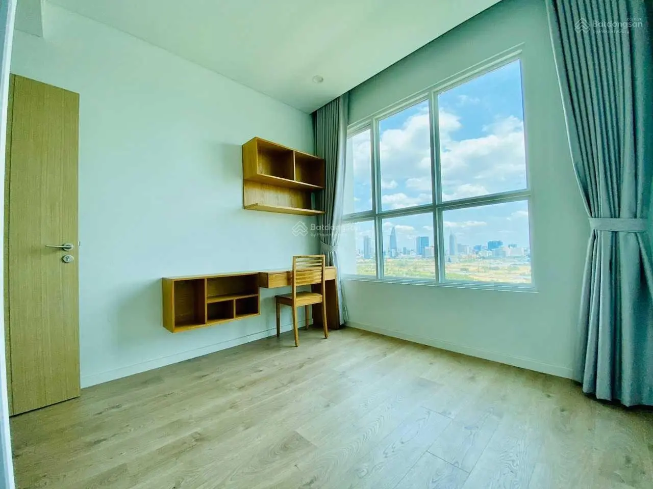 Bán căn góc, 3PN, 120m2, view Q1, giá 13.5 tỷ