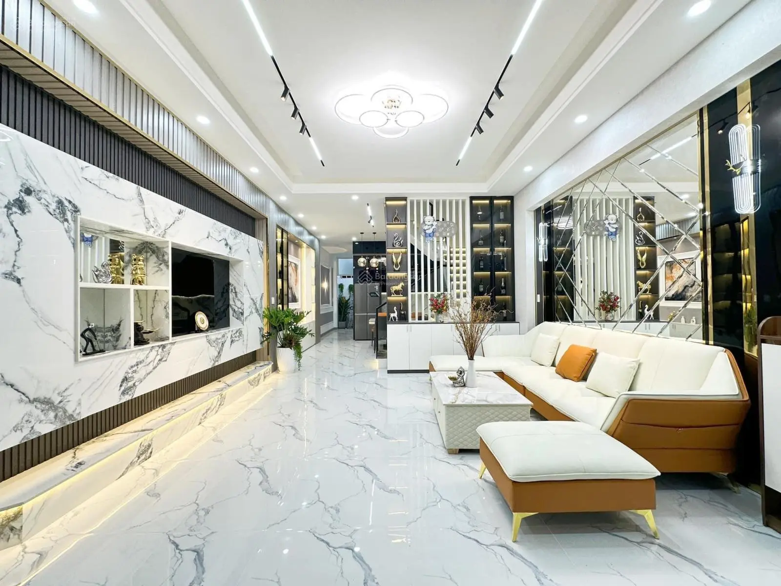 Bán nhà mới - siêu phẩm nhà phố 3 tầng lộ giới 19m