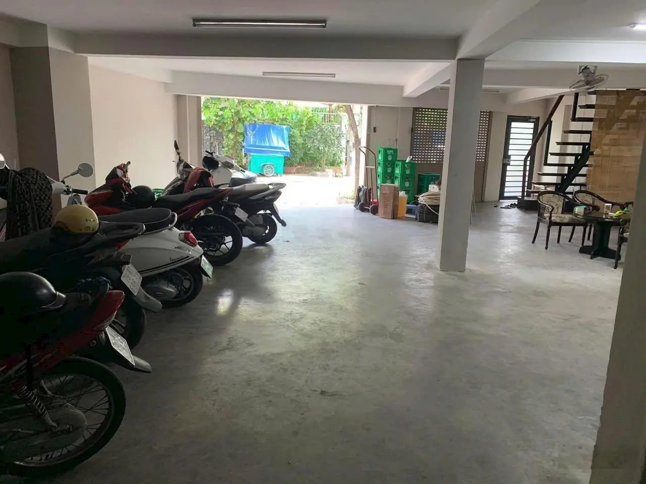 Bán nhà mặt tiền Đường Âu Cơ TTTP nhà 4 tầng mới ngang 9m rộng rãi, AC xem nhà 0379 968 *** E Thư