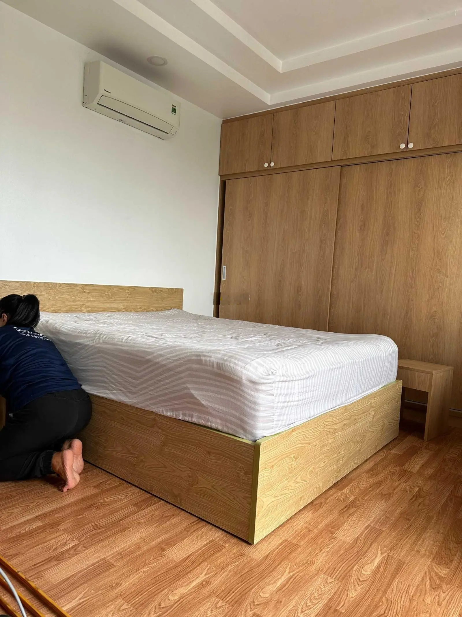 Cần bán CHCC 10A Trần Nhật Duật, Hoàng Sa, Quận 1 (DT 62m2 2PN) Nhà mới. Giá 3,33 tỷ (Có sổ hồng)