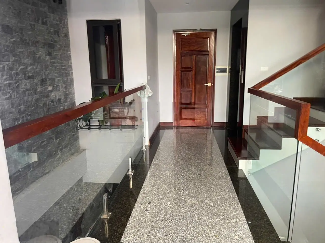 Bán nhà mặt hồ Ngọc Lâm 82m2, MT 5m 5 tầng nội thất xịn, thang máy tại Ngọc Lâm, LB giá 25.2 tỷ