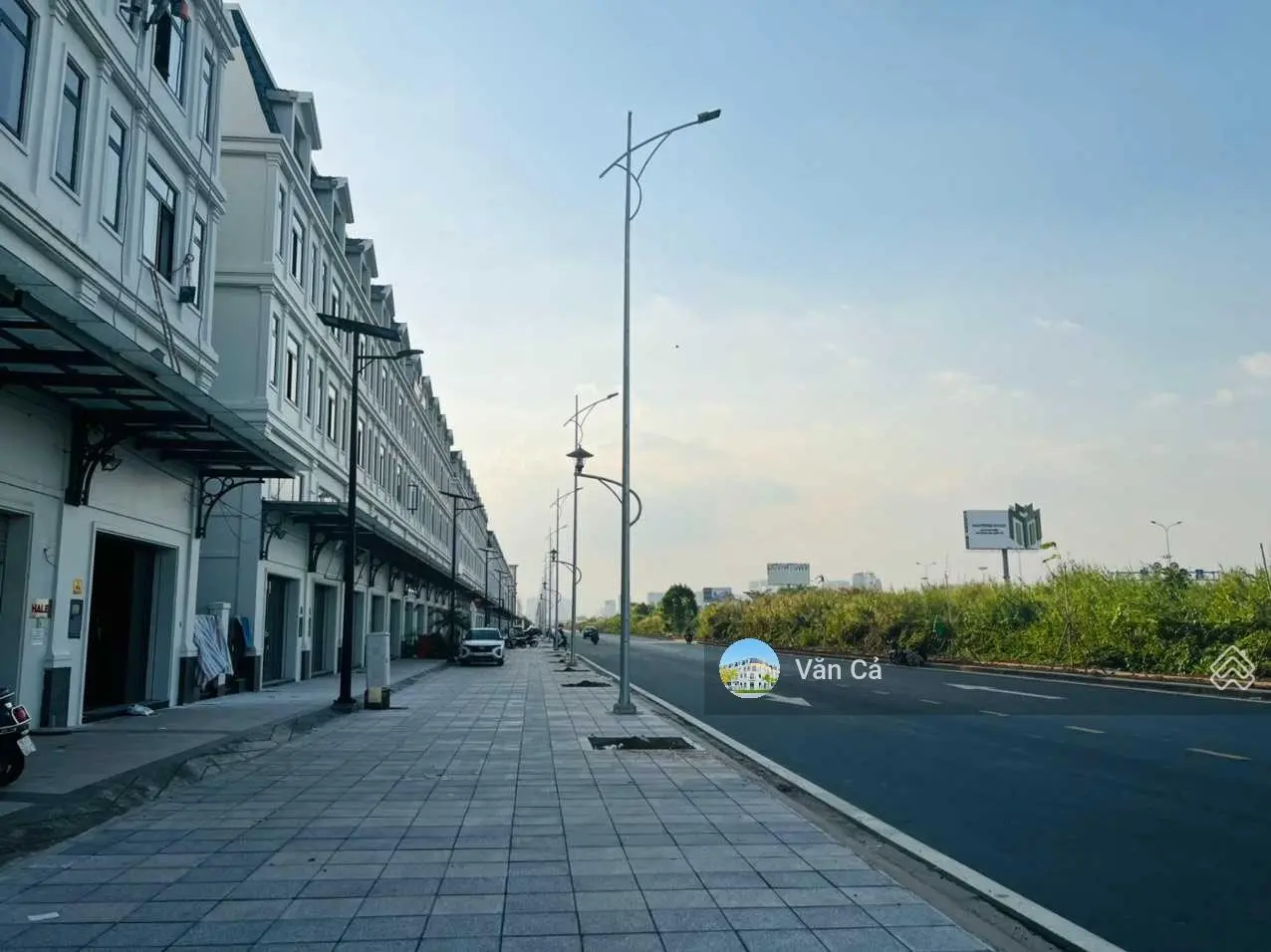 Bán gấp căn shophouse Lakeview City nhà hoàn thiện cơ bản DT 5x20m 5 lầu giá 16 tỷ Lh 0907860179