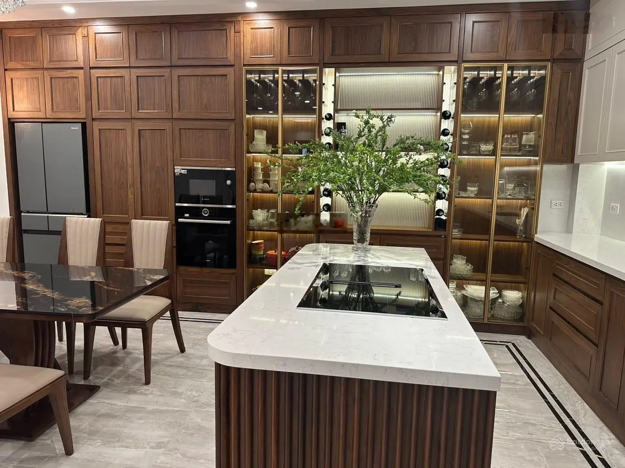 Bán nhà mặt phố Nguyễn Chánh: DT 62m2, MT 4.3m, 5 tầng, KD sầm uất, giá 28.5 tỷ