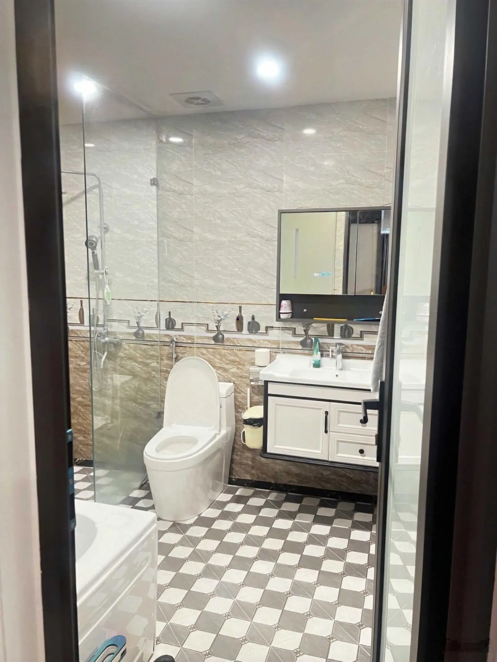 Bán nhà Thạch Bàn, Nguyễn Văn Linh, Long Biên, 55m2, 6 tầng, giá 12.7 tỷ, gara ô tô, thang máy xịn
