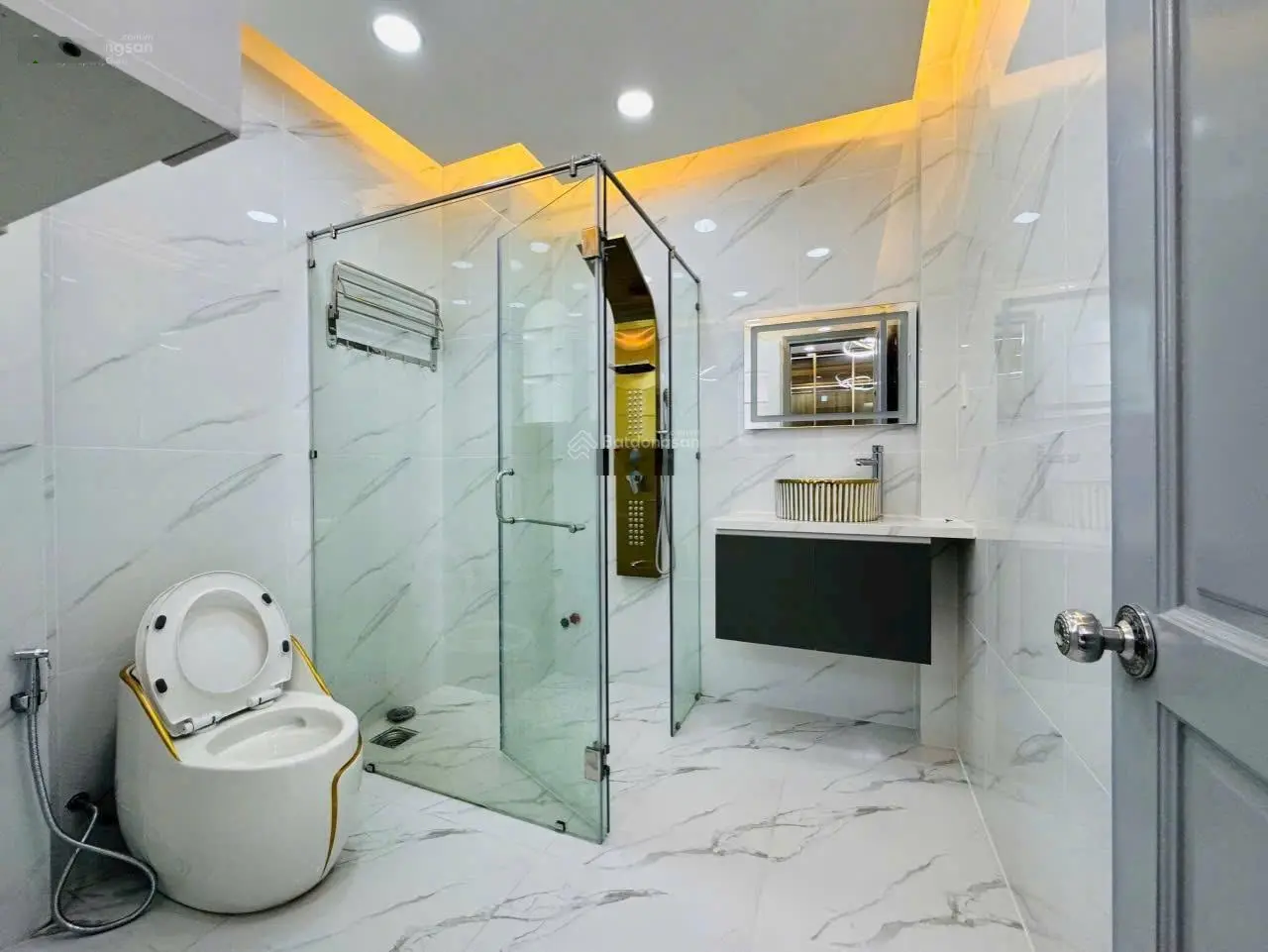 Lô nhì mặt tiền đường phạm hữu lầu - phú mỹ - quận 7 ( 4 tầng )