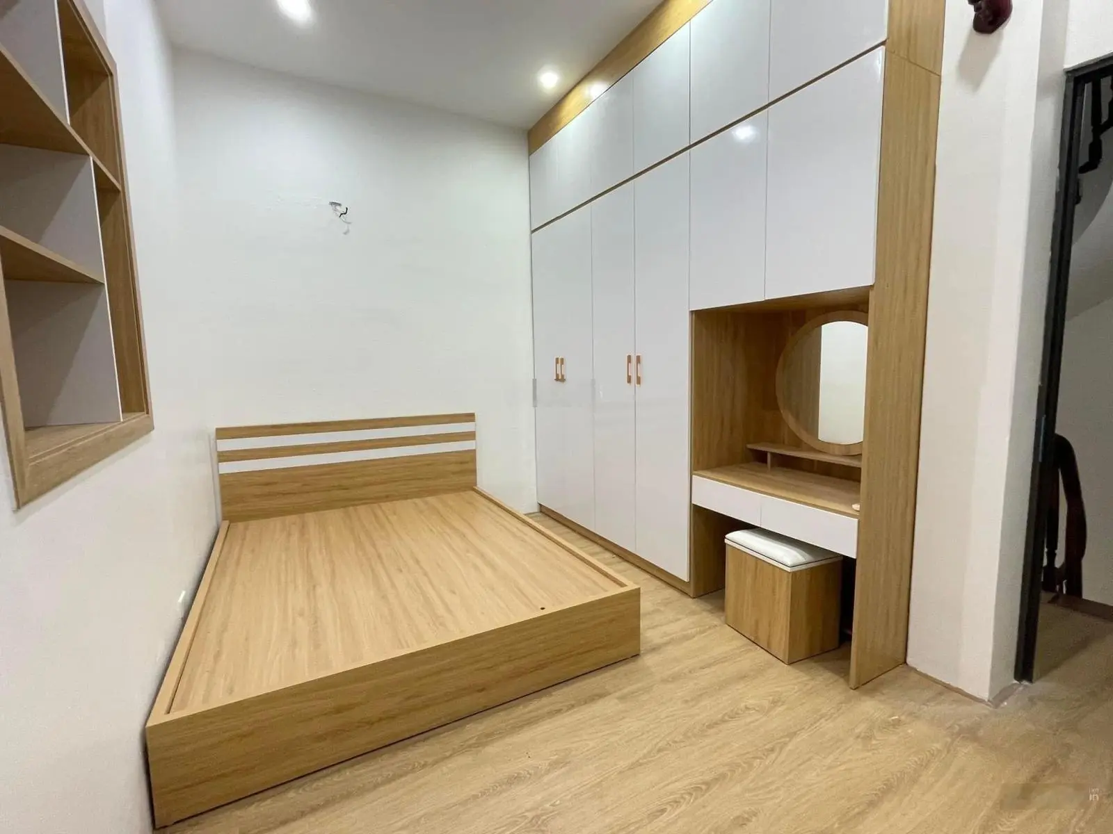 LÕI ĐỐNG ĐA - 3 BƯỚC RA MẶT PHỐ - TRƯỚC NHÀ SÂN ĐỂ XE RỘNG - NHÀ MỚI ĐẸP FULL NỘI THẤT