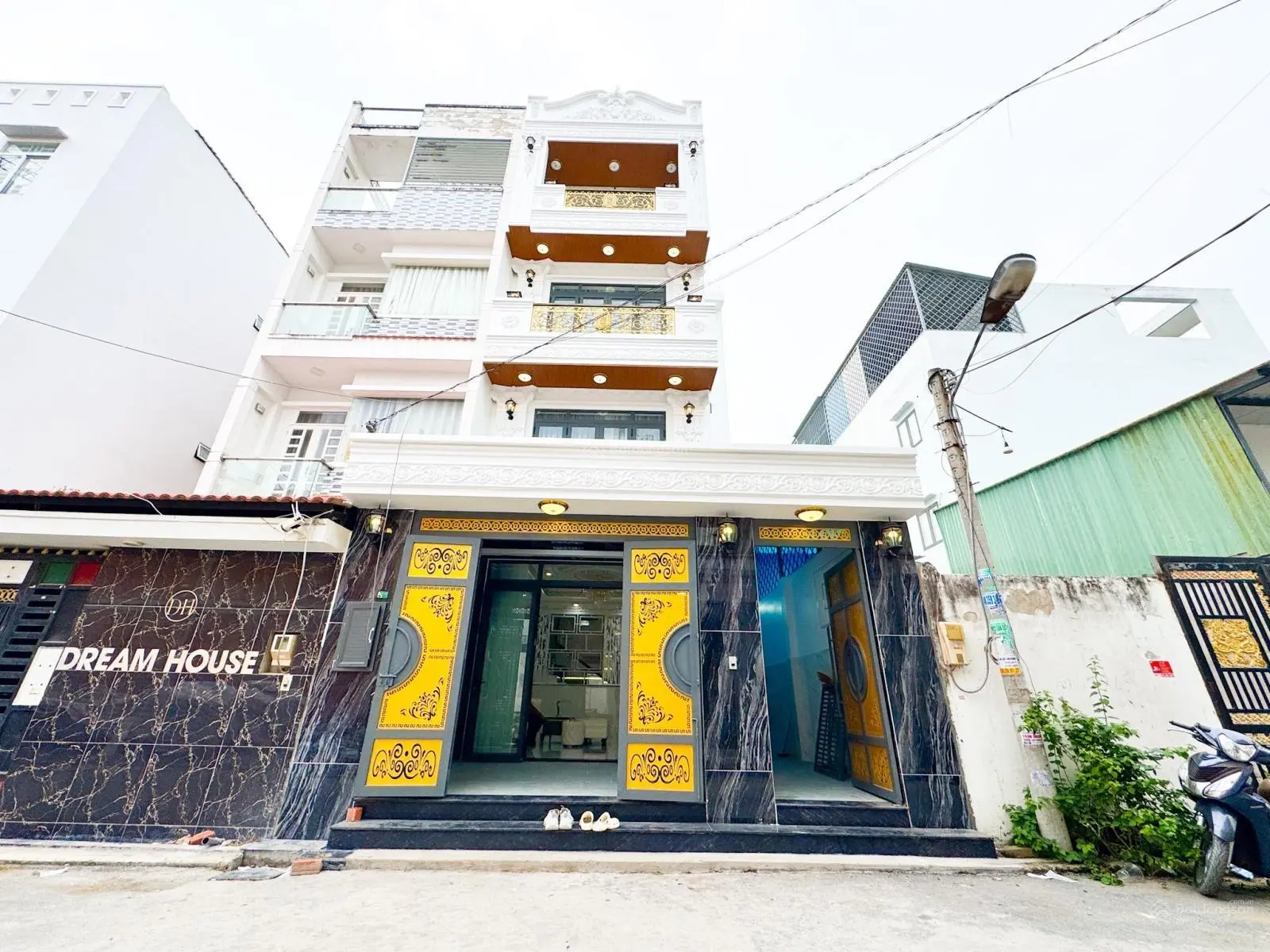 Bán nhà sổ riêng 96m2 hoàn công 4 tầng nội thất cơ bản - Lê Văn Lương Nhà Bè