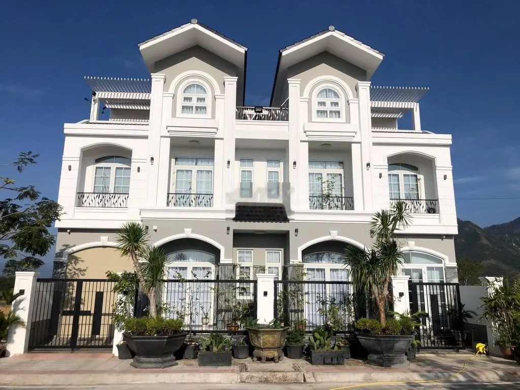 Chính chủ sang nhượng những nền đẹp giá tốt Golden Bay. Bao sang tên