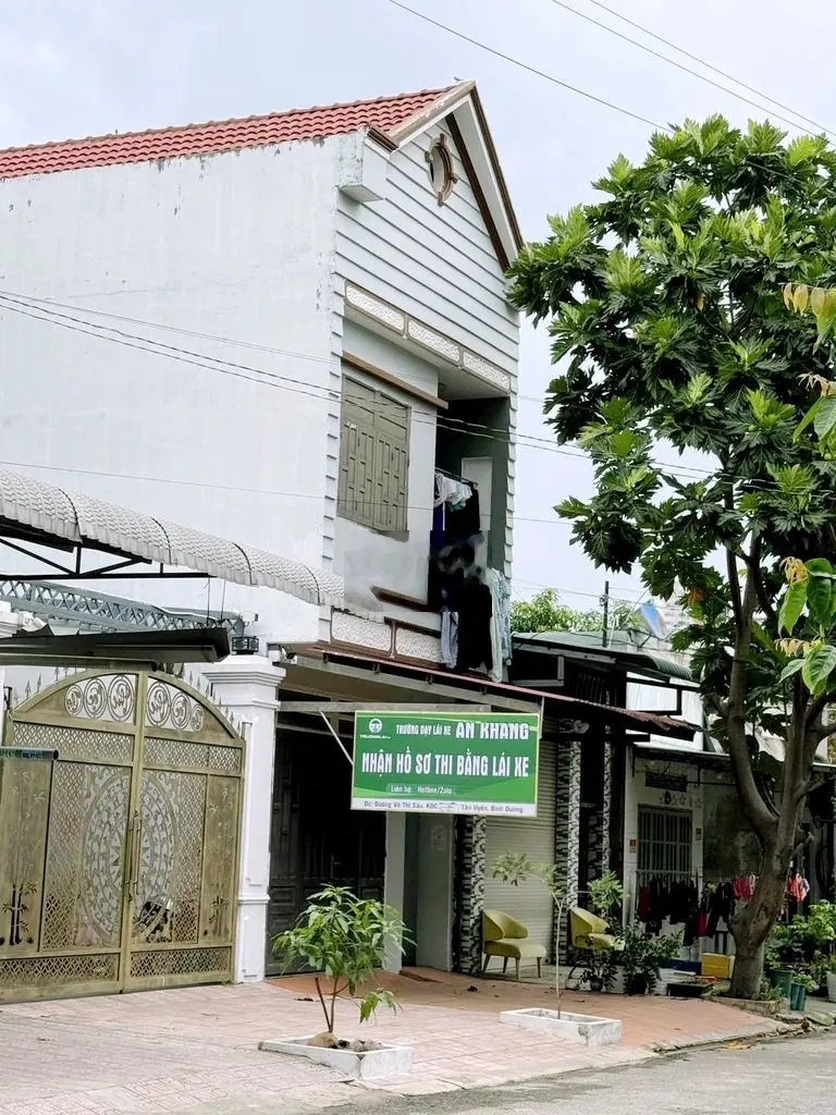 Bán nhà giá rẻ sổ riêng .thổ cư 100%. Mặt tiền đường nhựa gần chợ