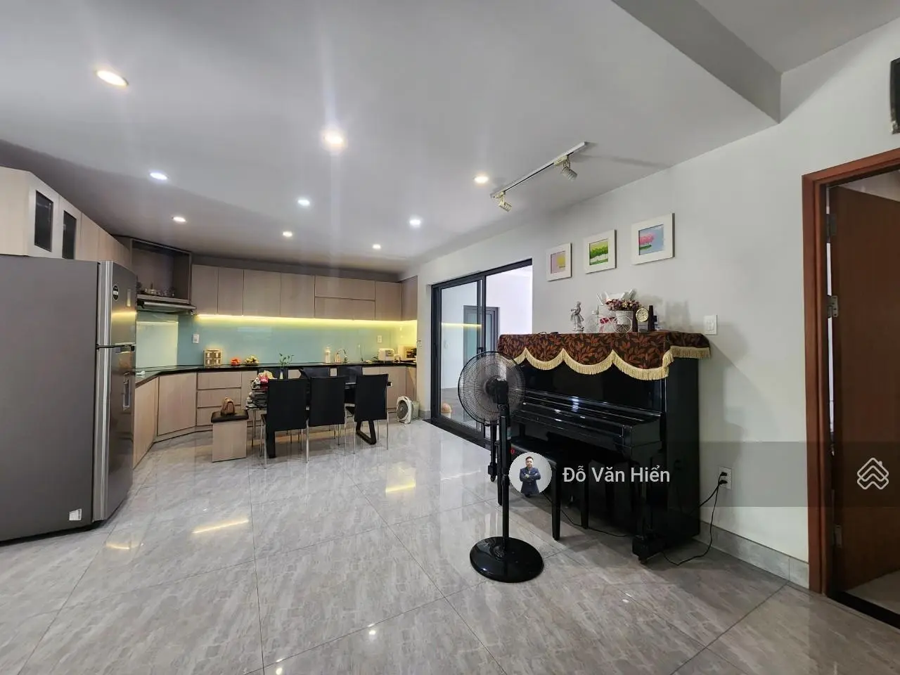 Nhà đẹp 2.5 tầng 3 mặt thoáng, mặt tiền 10m, gần cầu Tuyên Sơn, cách biển chỉ 600m