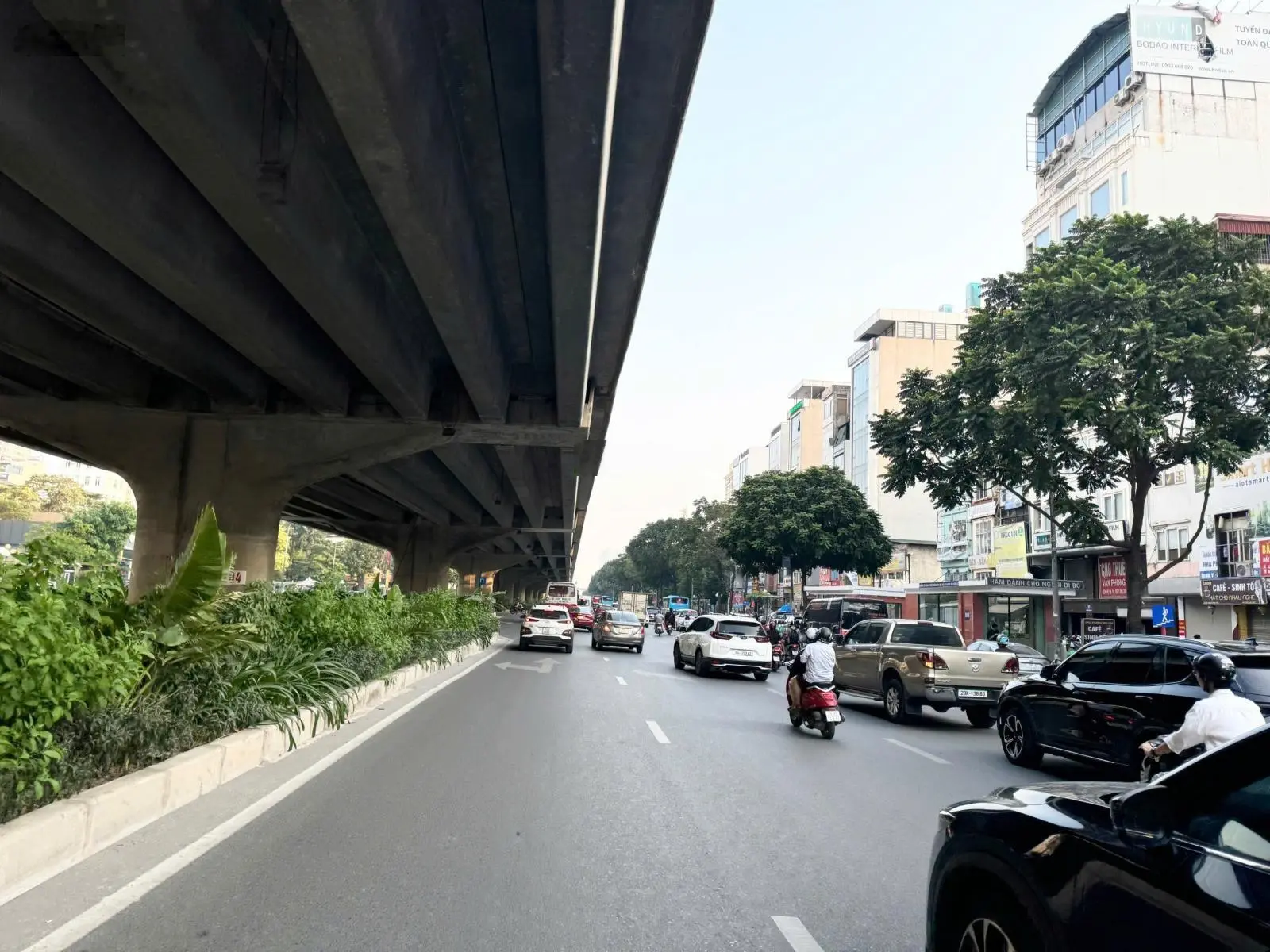 Bán toà văn phòng mặt phố ngã tư Nguyễn Xiển - Nguyễn Trãi, MT đẹp 4,8m, 65m2, 36,9 tỷ, KD sầm uất