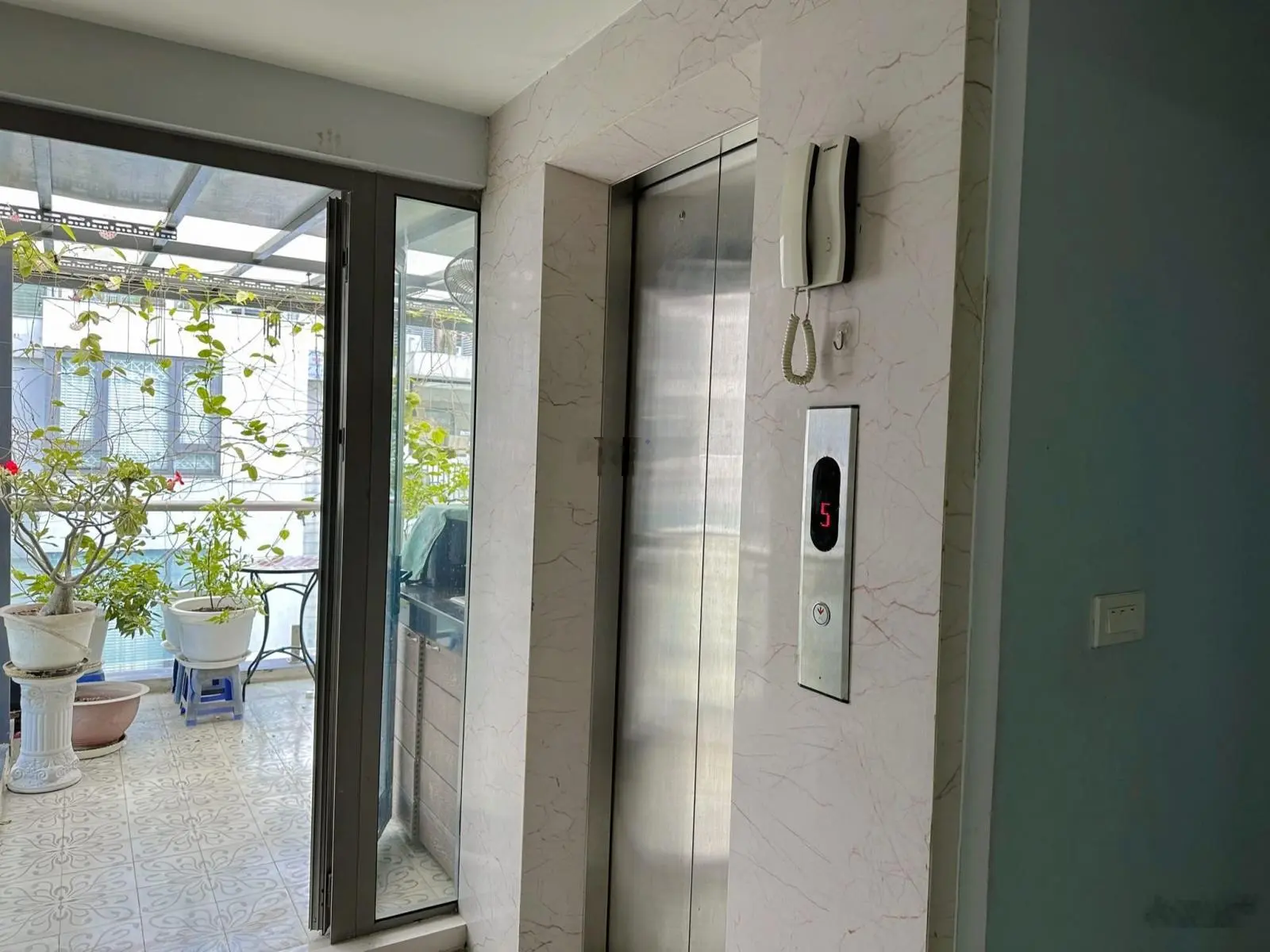 Biệt thự lô góg, đường Nguyễn Tuân, Quận Thanh Xuân, 117m2, 7 tầng, thang máy, giá thỏa thuận