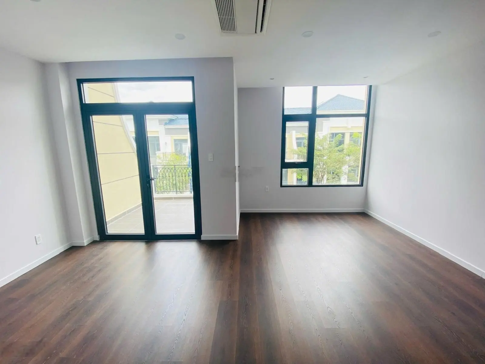 Bán nhà 6x17m, 3 tầng, hoàn thiện nội thất mới, sổ hồng, giá chỉ 16.5 tỷ (TL). LH: 0938241656