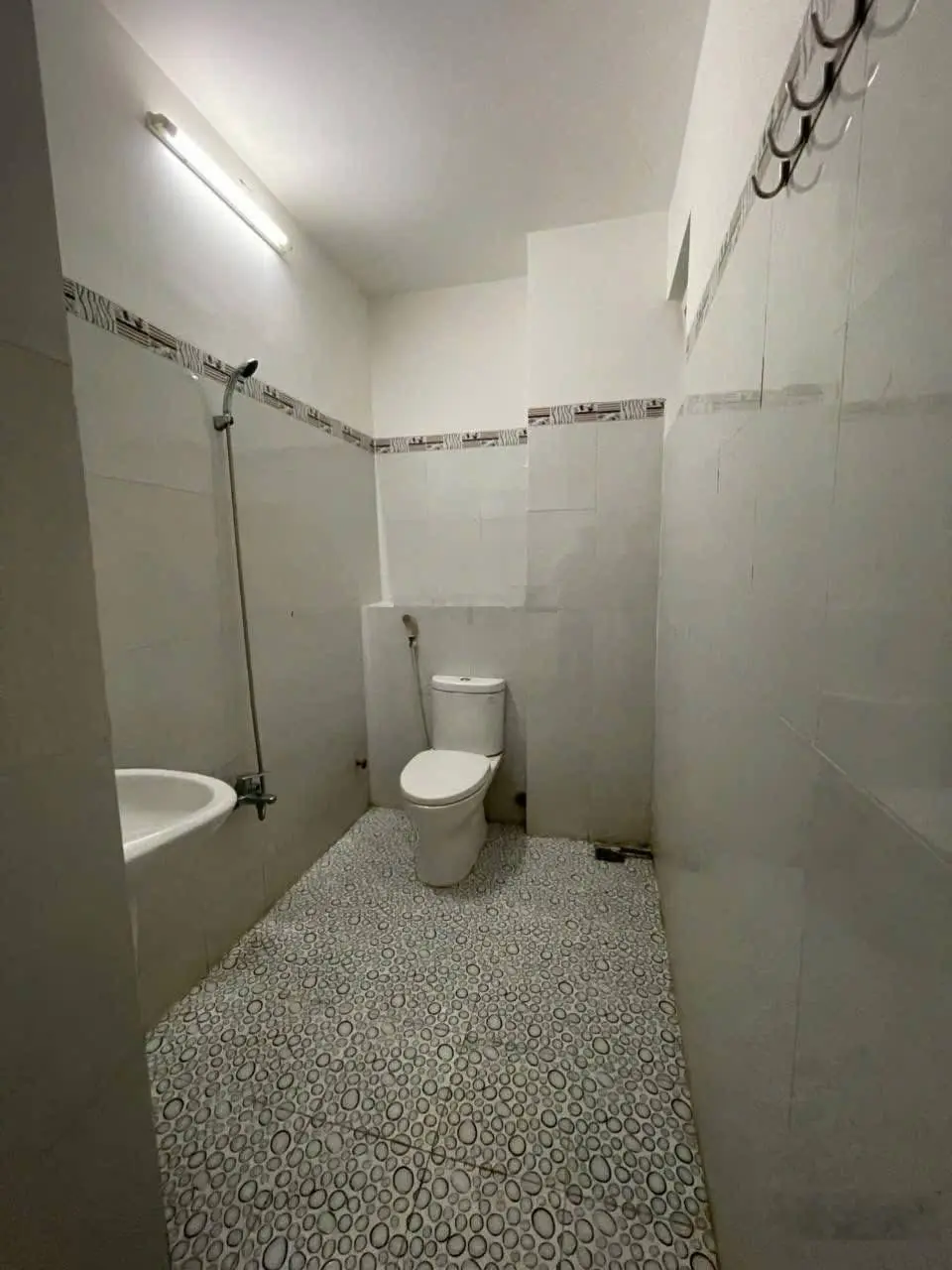 Cô Hà đi Úc cần bán gấp nhà Nguyễn Văn Đừng-Q5, gần bệnh viện An Bình. 3tỷ280 đang cho thuê 27triệu