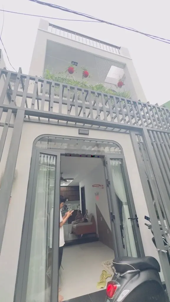 CẦN BÁN GẤP NHÀ 2 TẦNG, NGAY CHỢ THỦ ĐỨC, DT 4m x 13m, CHỈ 5 TỶ.