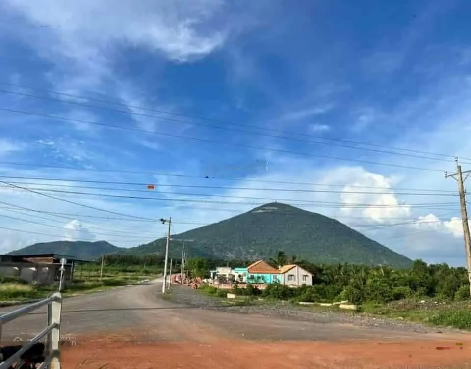 Cần bán 630m2 đất 2MT nhựa 10m+ MT 5m đất phủ hồng 100% dân cư đông đúc phù hợp tách thửa giá 680tr