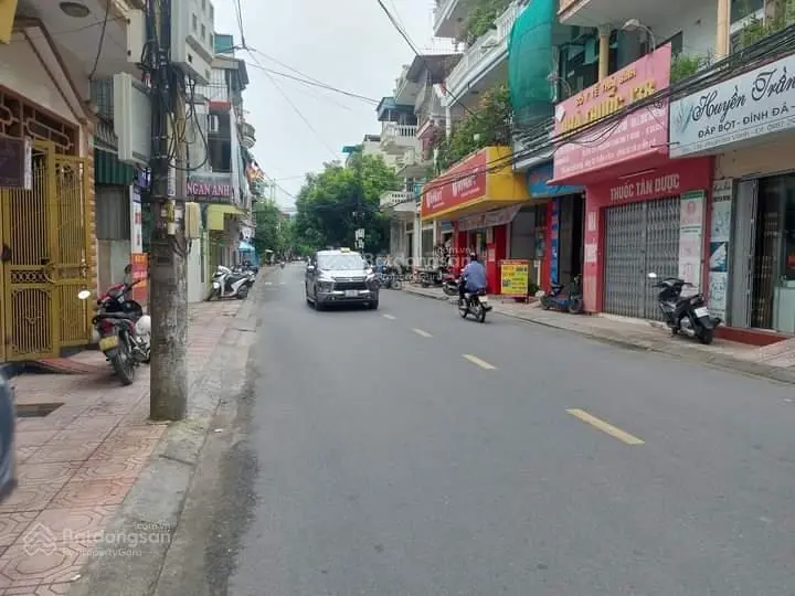 Cần bán gấp nhà 3 tầng nằm ngay ngã 3 lý thường kiệt. S 63m2, nhà 3 tầng, mặt tiền 4,2m, giá 6tỷ