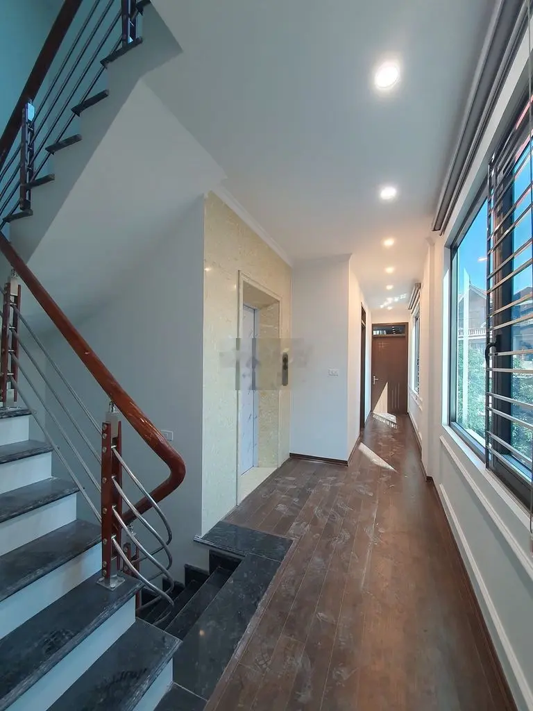 Cần bán gấp nhà phố Duy Tân 60m2, 7T, thang máy full nội thất,ô tô