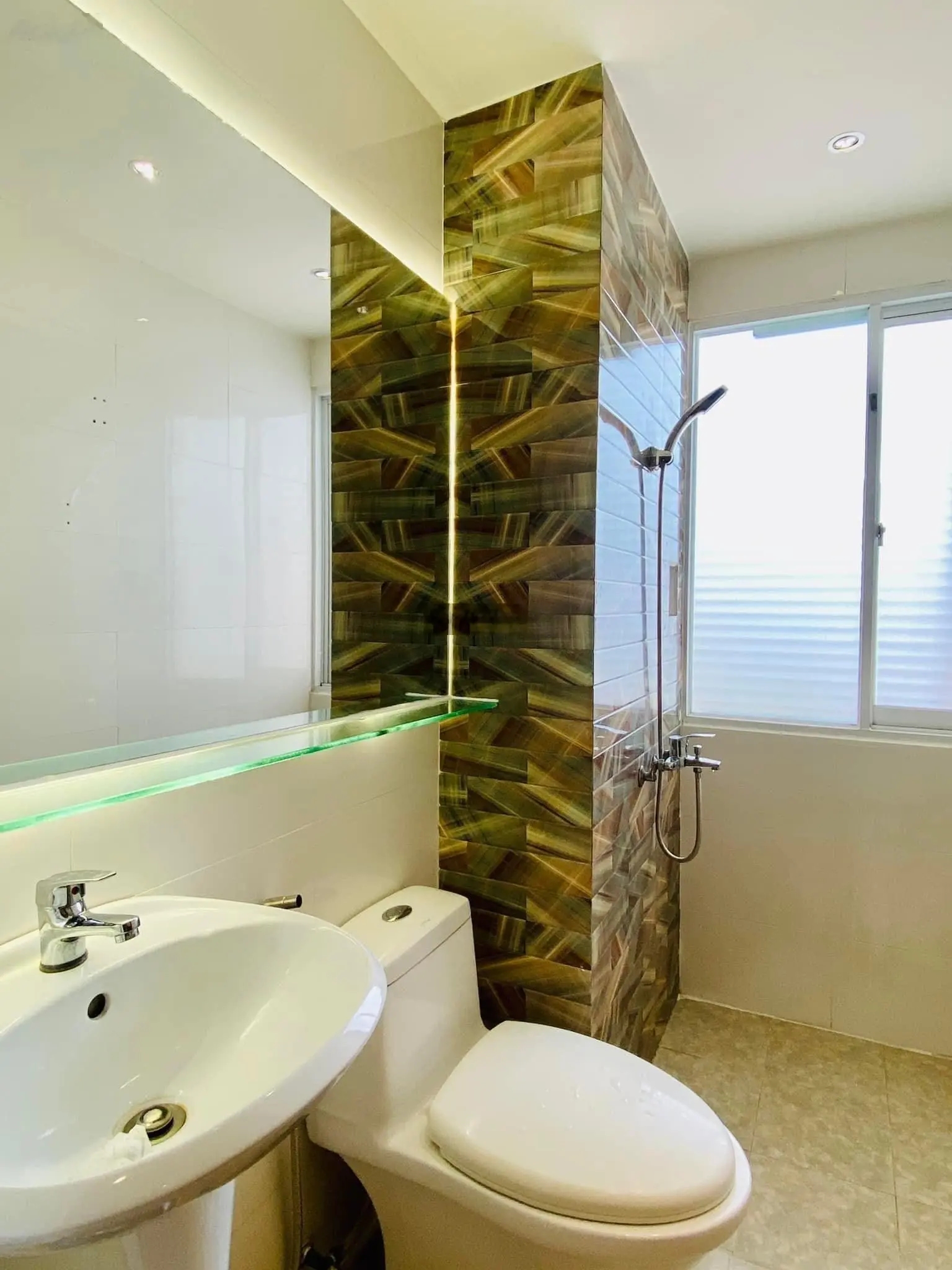Cần bán nhà đang KD 23 tr/th Cao Thắng, Phường 3, Quận 3 - Giá:4tỷ920/70m2. 3 Tầng có sân thượng