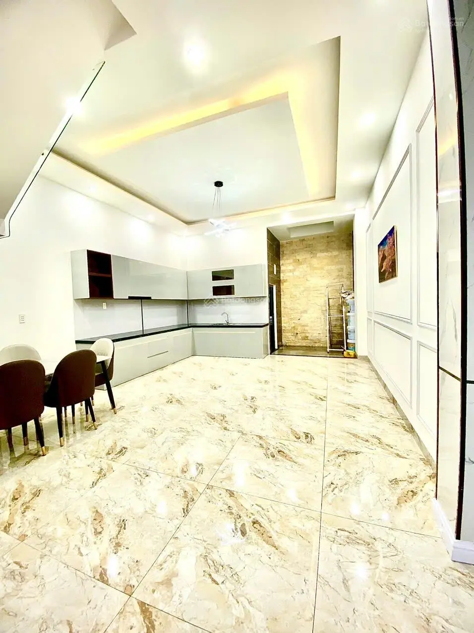 Nhà 1 trệt 2 lầu và 1 sân thượng giá Tốt dành cho bạn. Tặng Cho Bạn 2 Chỉ Vàng 9999 Ở Cho HỒNG PHÁT
