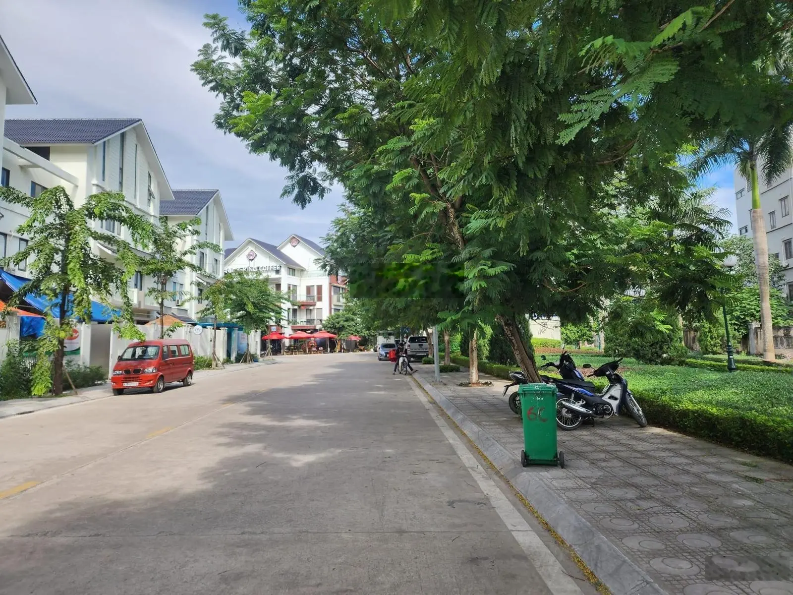 Bán nhà Lk C36 Geleximco Lê Trọng Tấn, giá tốt, vị trí đẹp