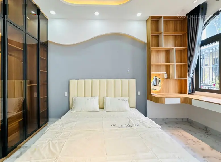 Nhà chính chủ, sổ hồng riêng, DT 40m2 ,kết cấu BTCT 2phòng ngủ wc riêng, đường 8m thông thoáng