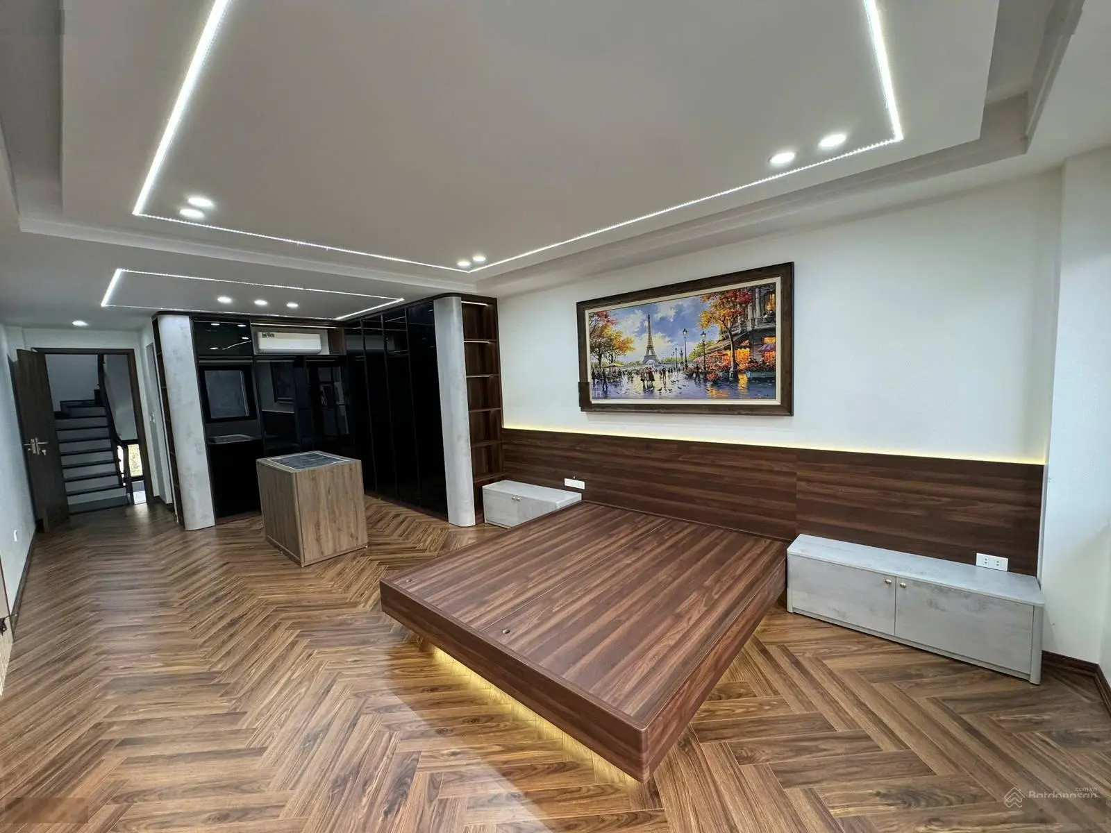 Bán nhà phố Trạm 7 T gara ô tô thang máy 15 tỷ, 45m2 Long Biên, Hà Nội